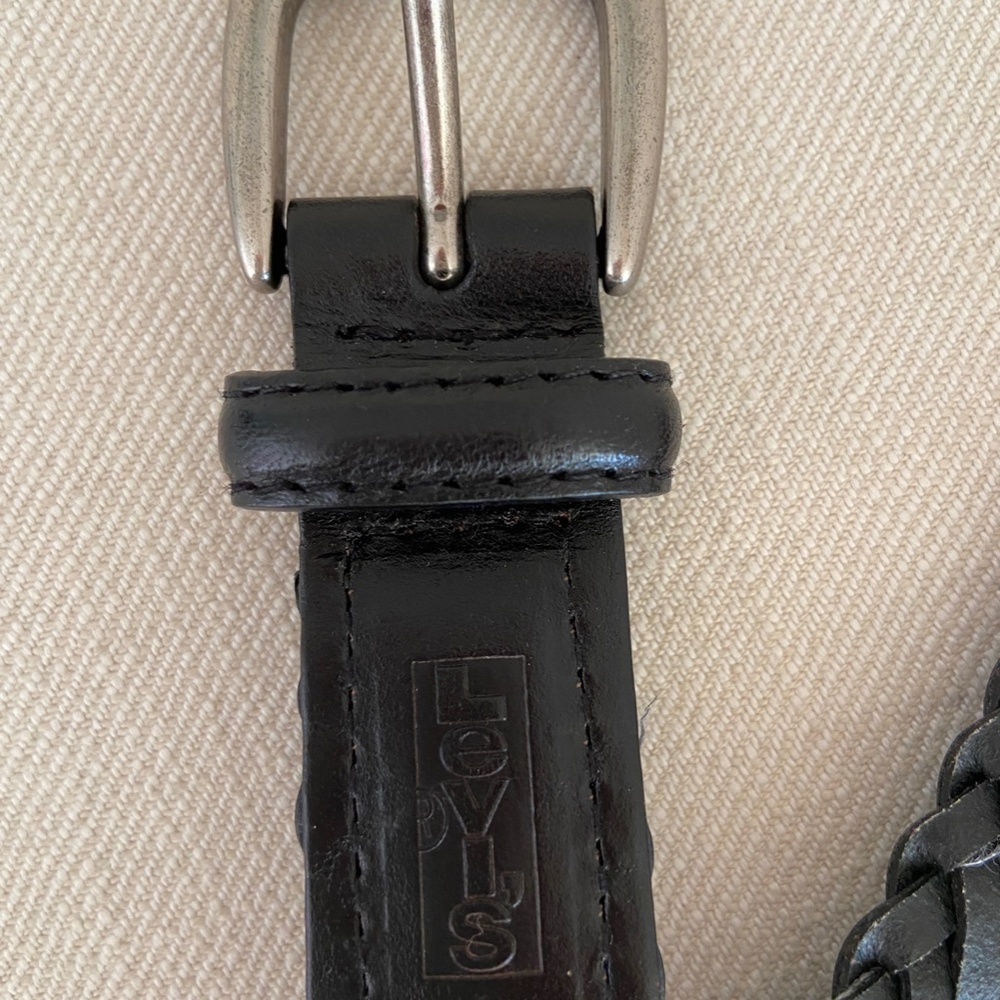 Levi's Leather Fully Adjustable Belt, Size Women's 30-32